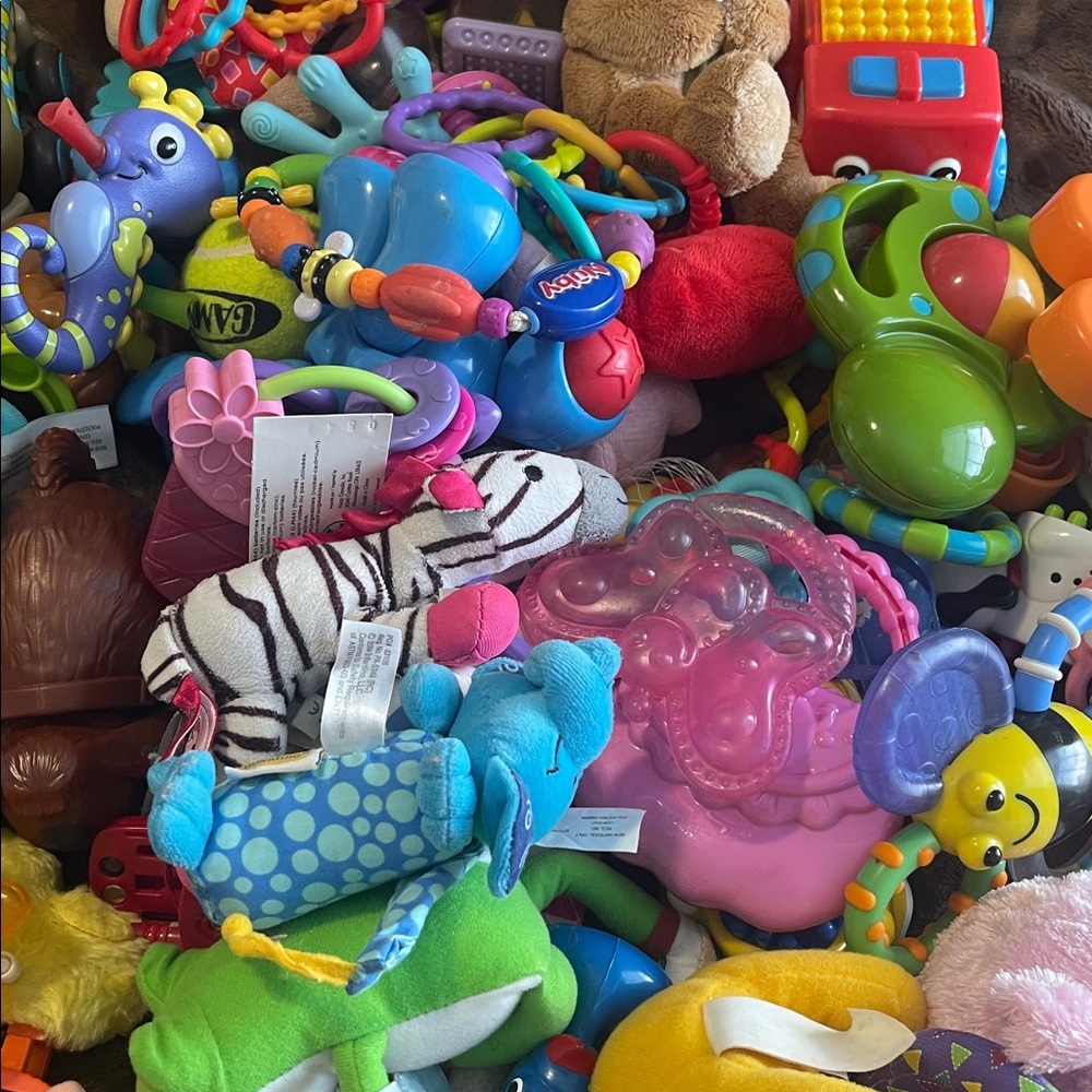 HUGE TOY PLAY Lot for Kids!
Used excellent condition